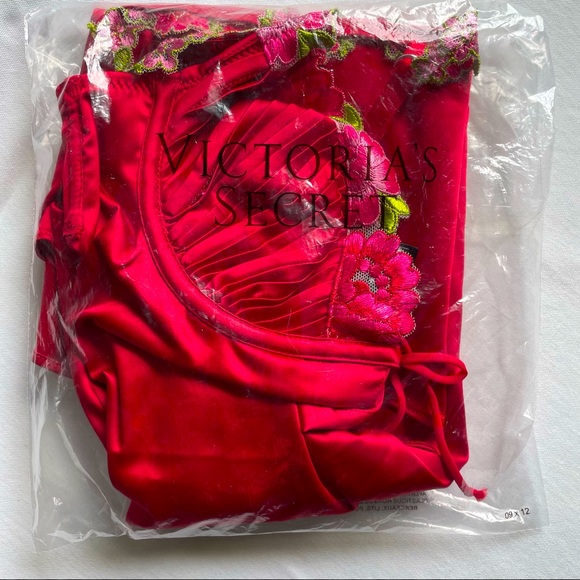 FOR LOVE & LEMONS V-Day Floral Embroidery Slip Dress - Picture 15 of 16